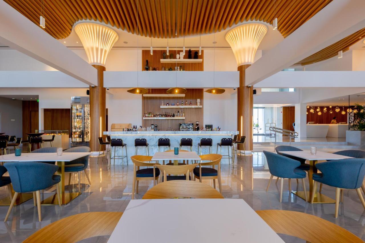 Radisson Beach Resort Larnaca Exterior foto