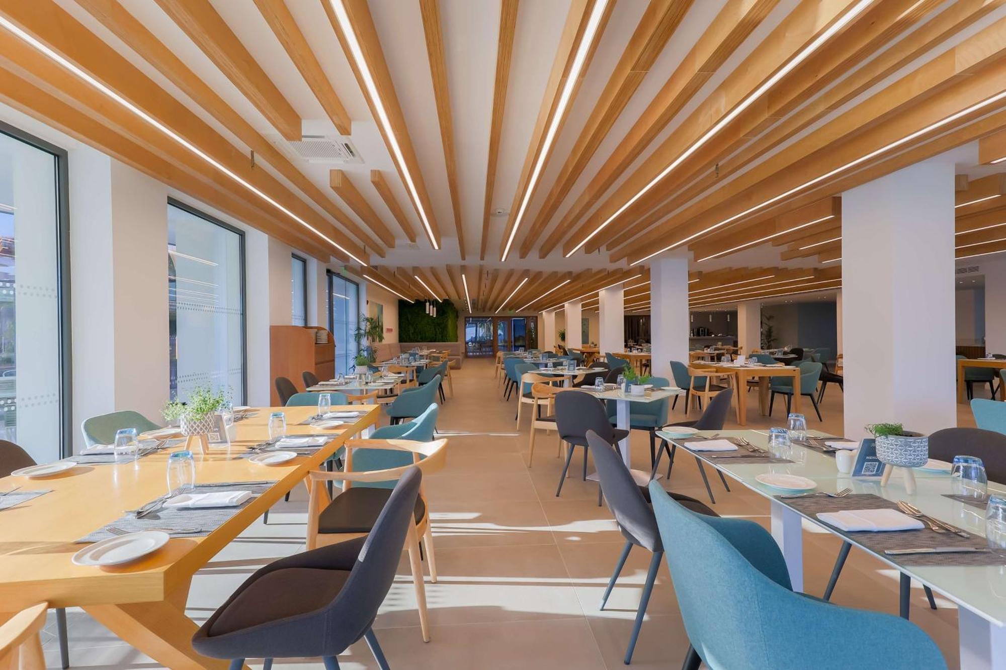 Radisson Beach Resort Larnaca Exterior foto