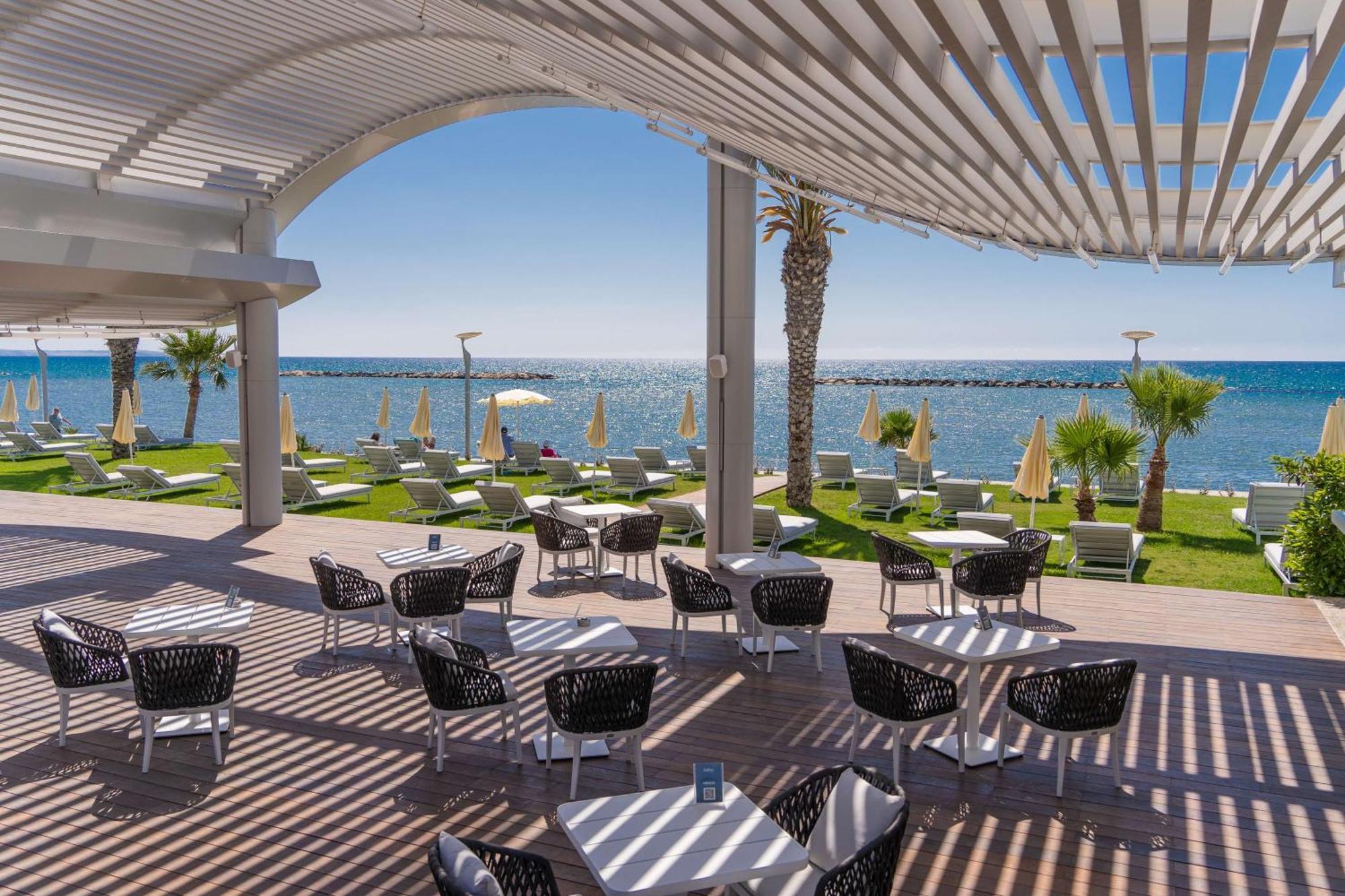 Radisson Beach Resort Larnaca Exterior foto