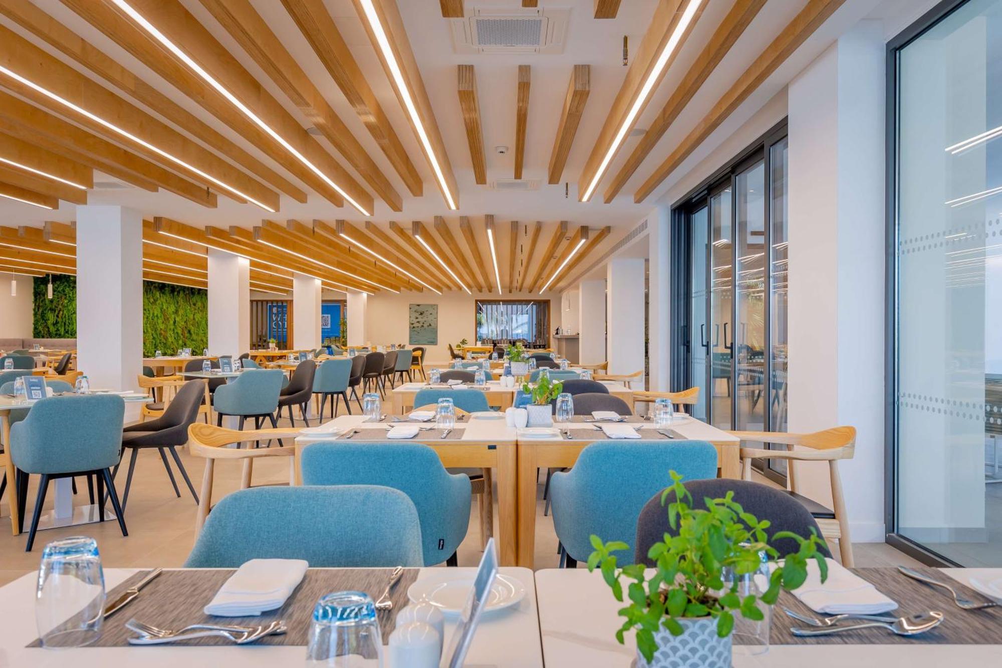 Radisson Beach Resort Larnaca Exterior foto