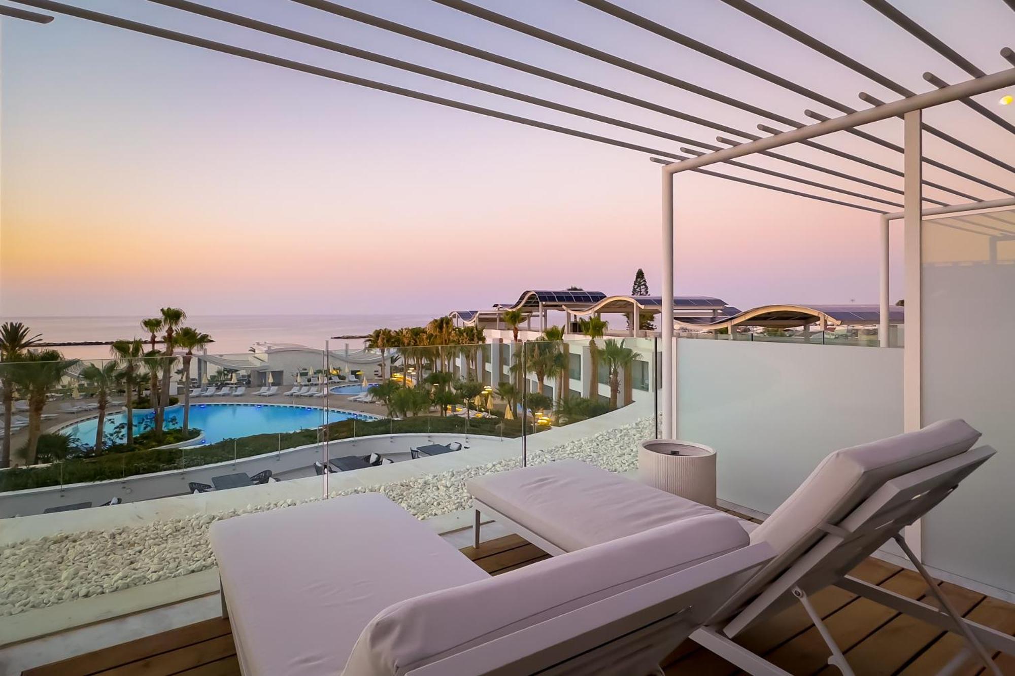 Radisson Beach Resort Larnaca Exterior foto