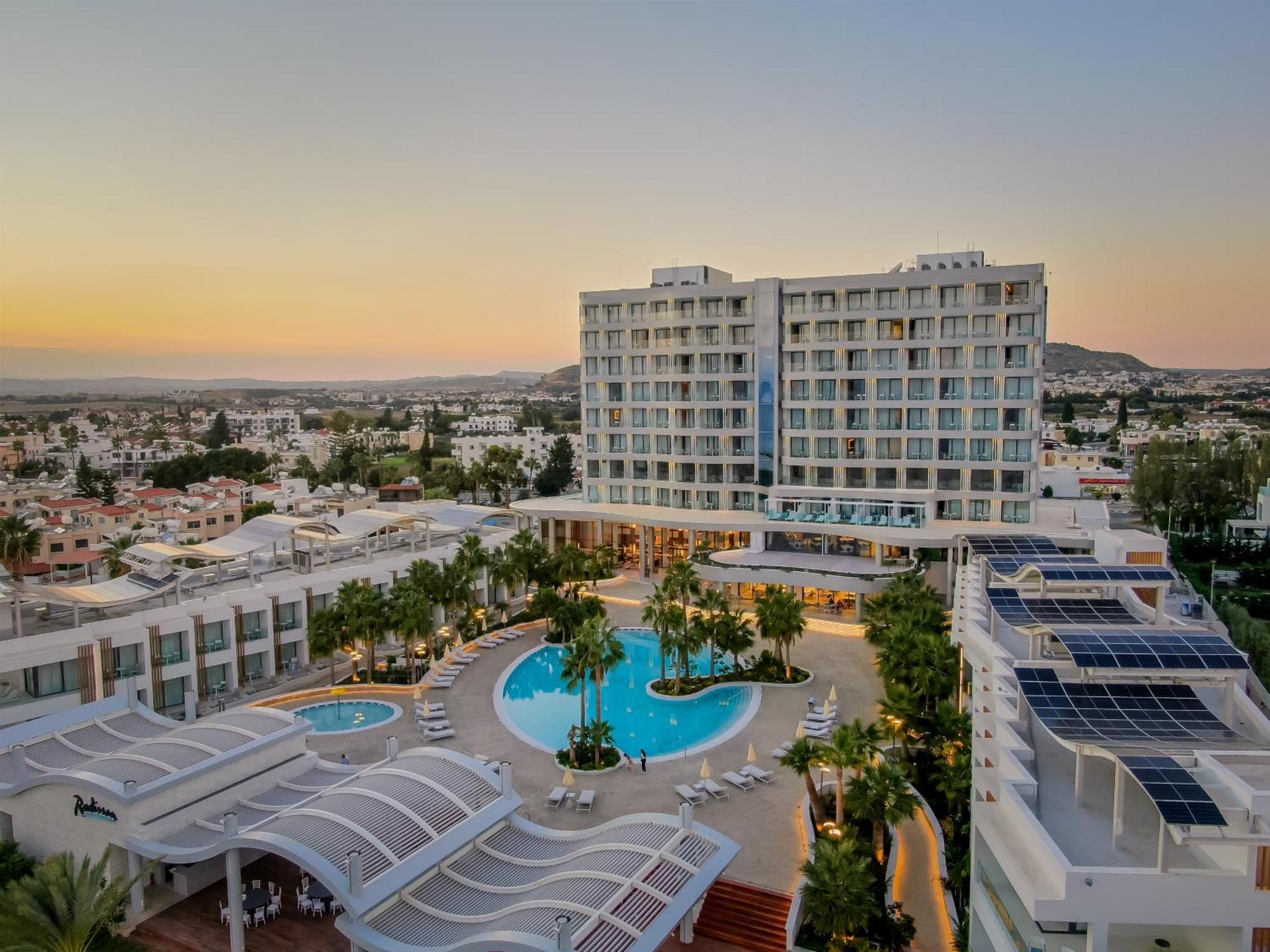 Radisson Beach Resort Larnaca Exterior foto