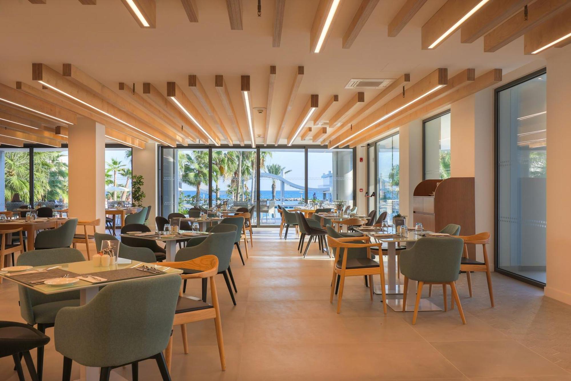 Radisson Beach Resort Larnaca Exterior foto