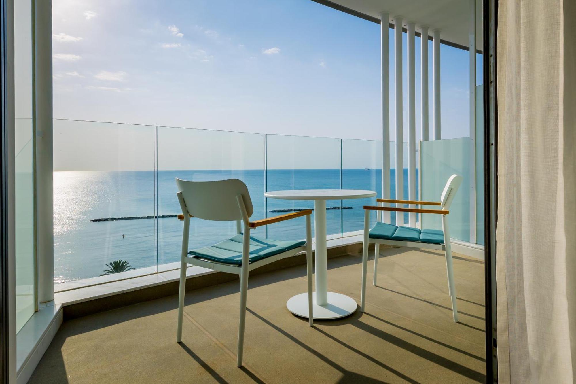 Radisson Beach Resort Larnaca Exterior foto