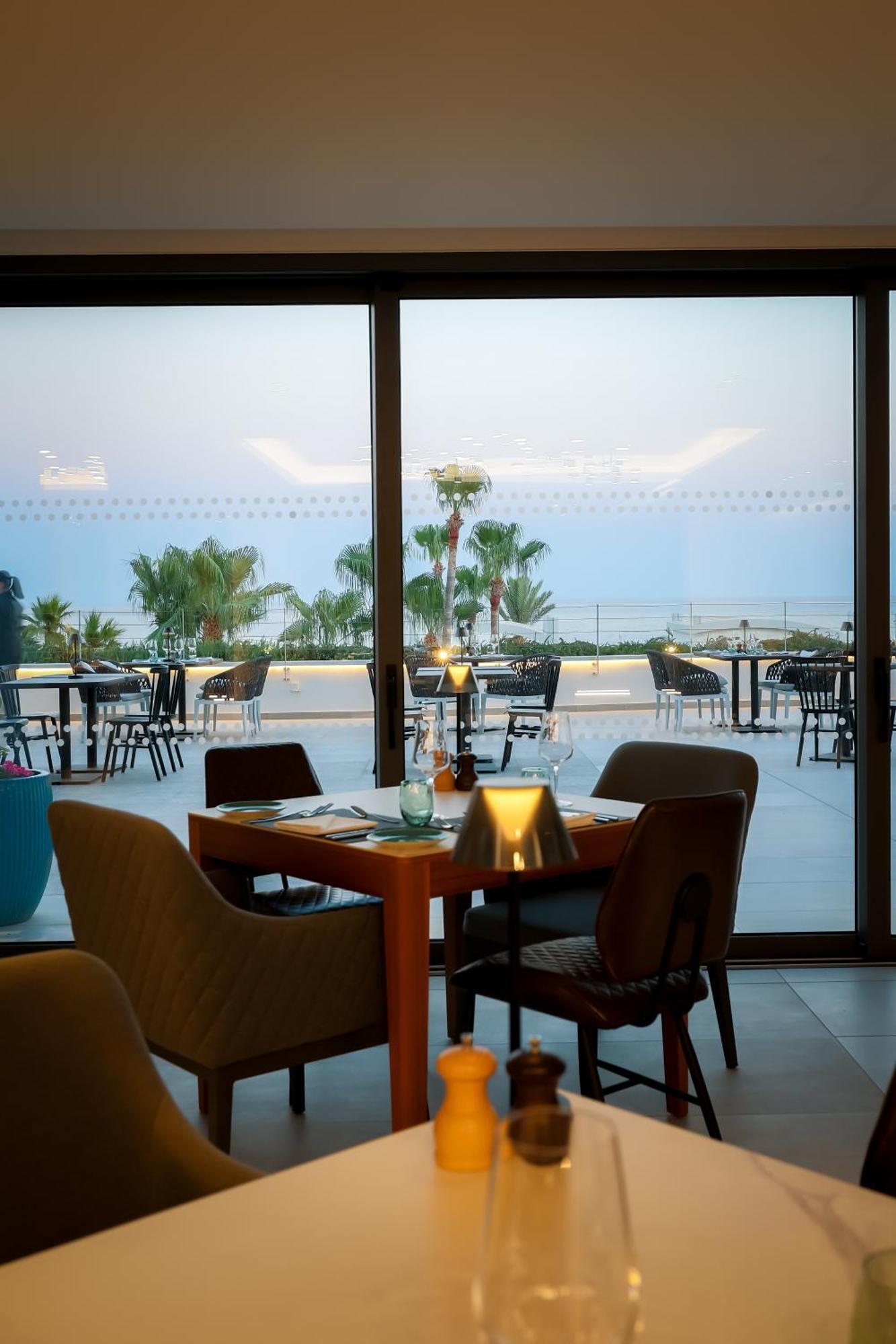 Radisson Beach Resort Larnaca Exterior foto