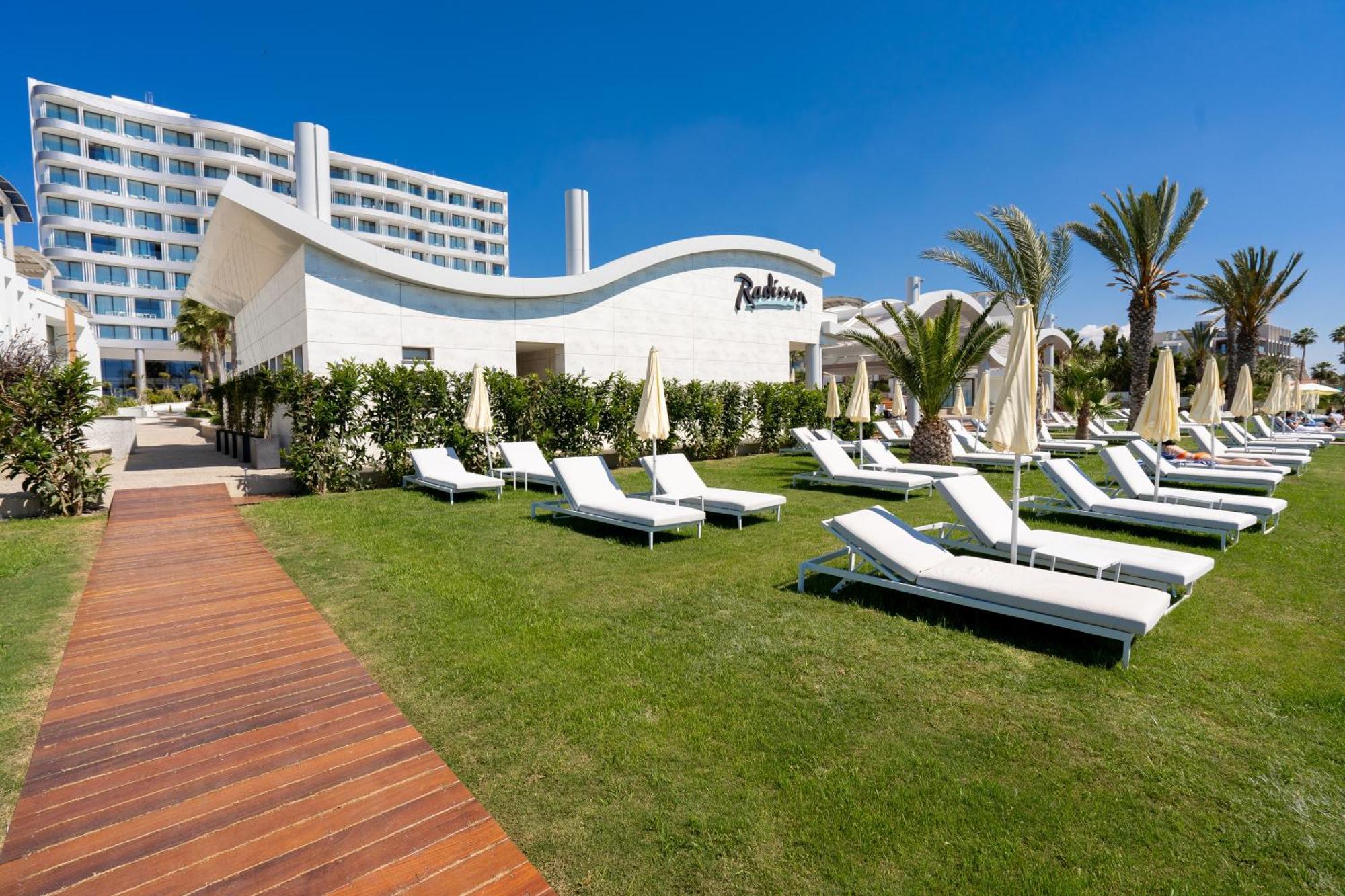 Radisson Beach Resort Larnaca Exterior foto