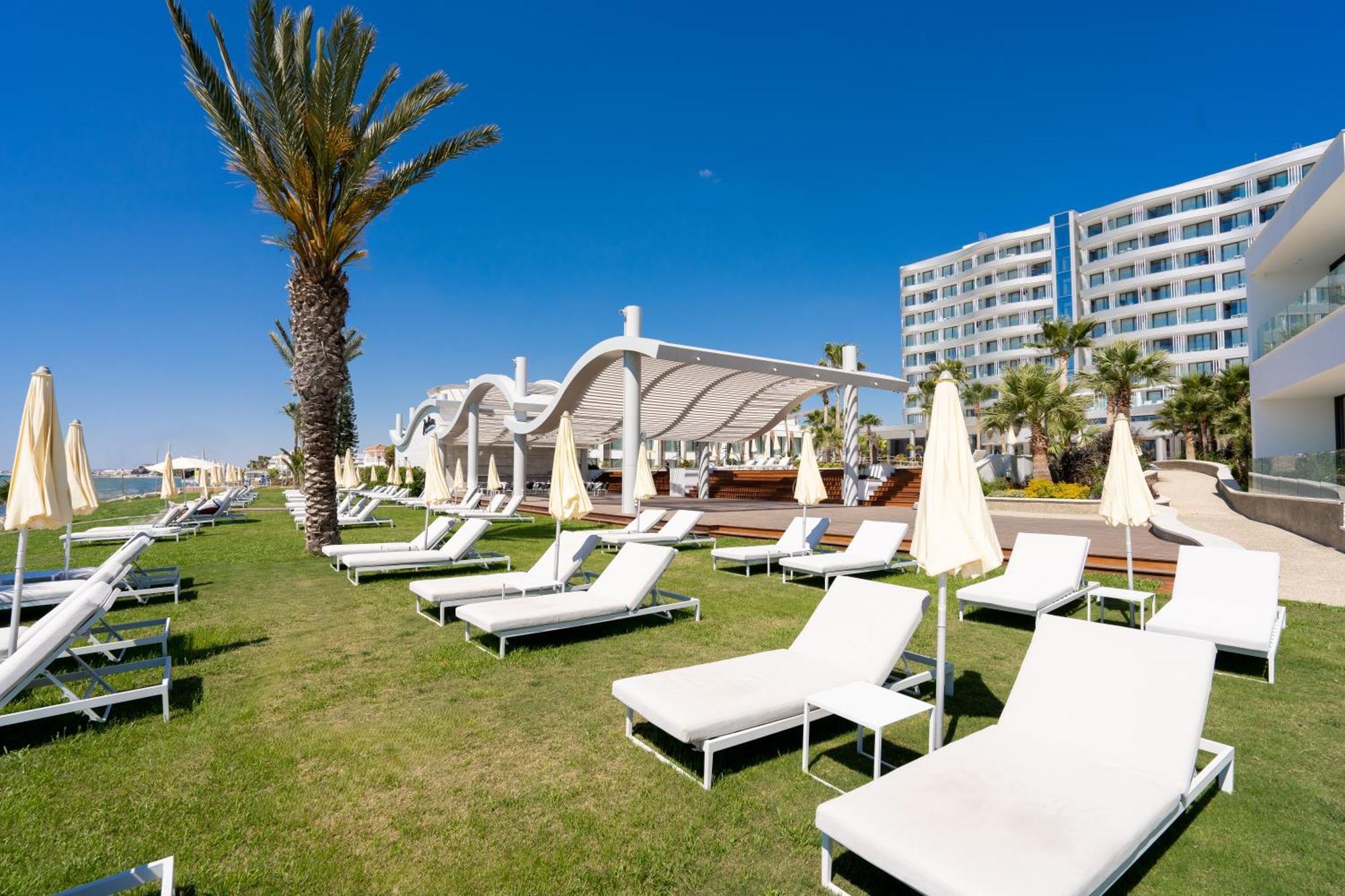 Radisson Beach Resort Larnaca Exterior foto