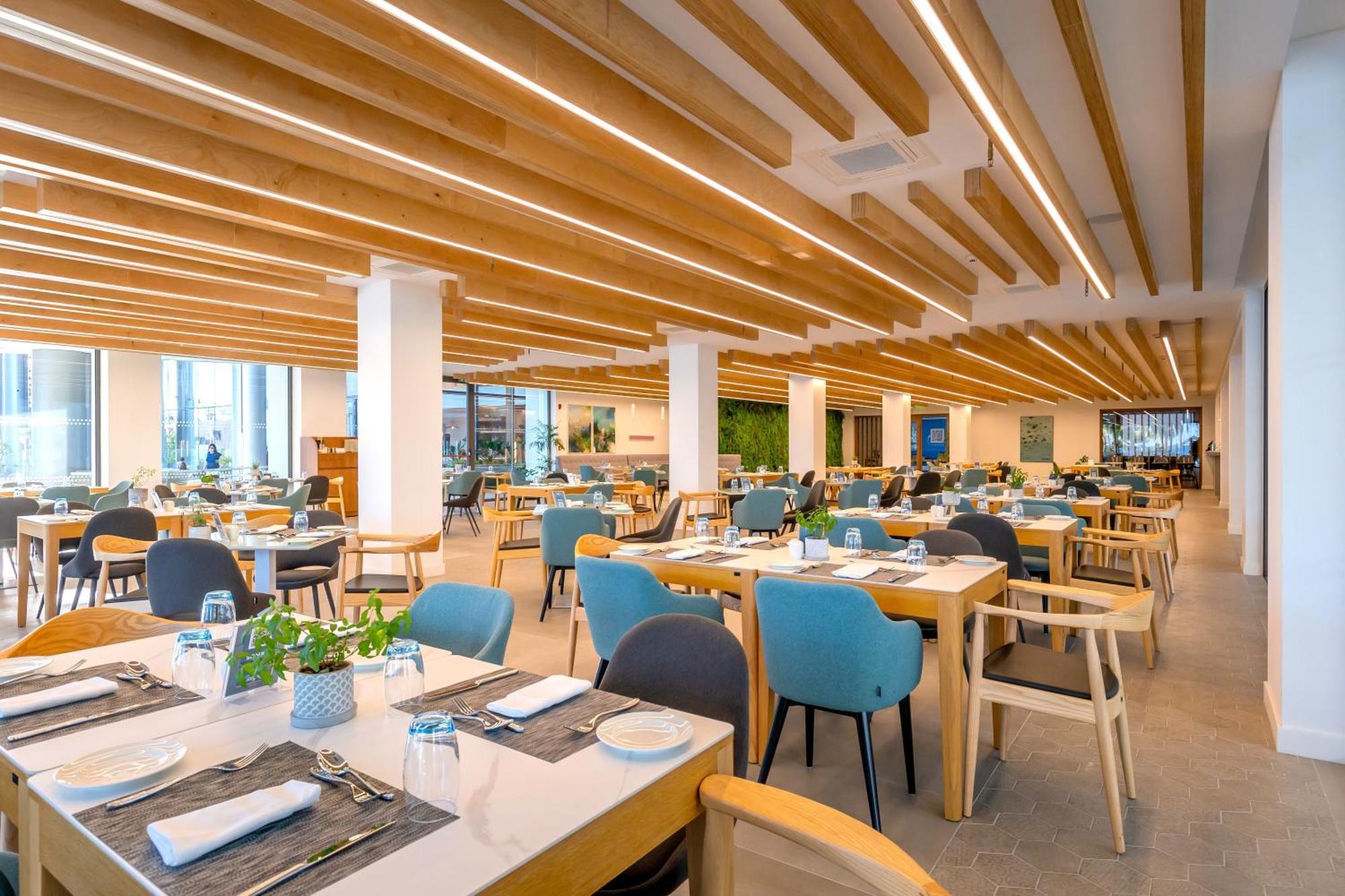 Radisson Beach Resort Larnaca Exterior foto